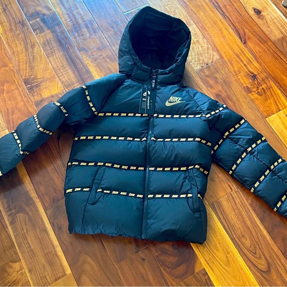 Nike winter coat youth Large. New with tags.